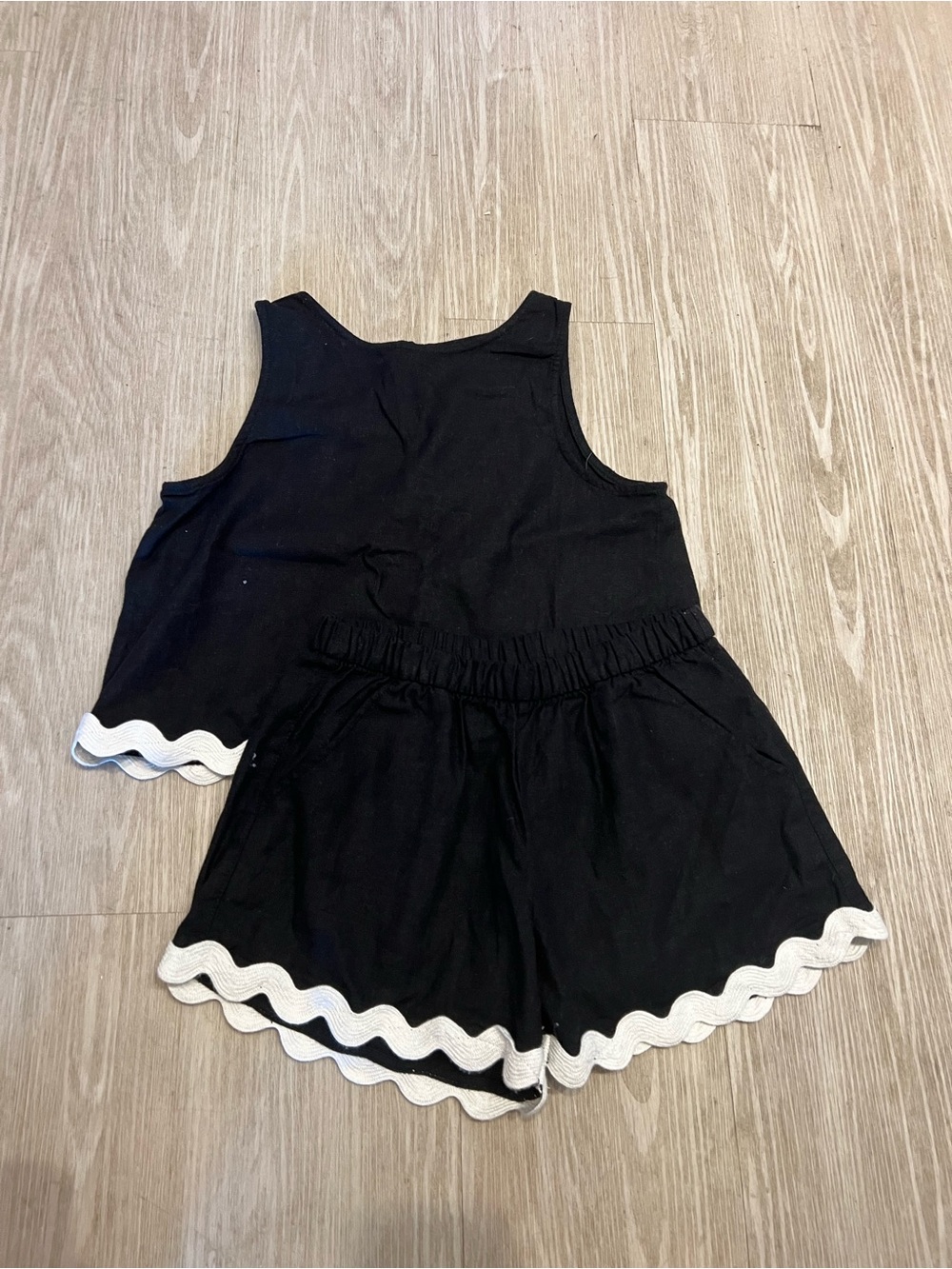 Old Navy Scallop Set
